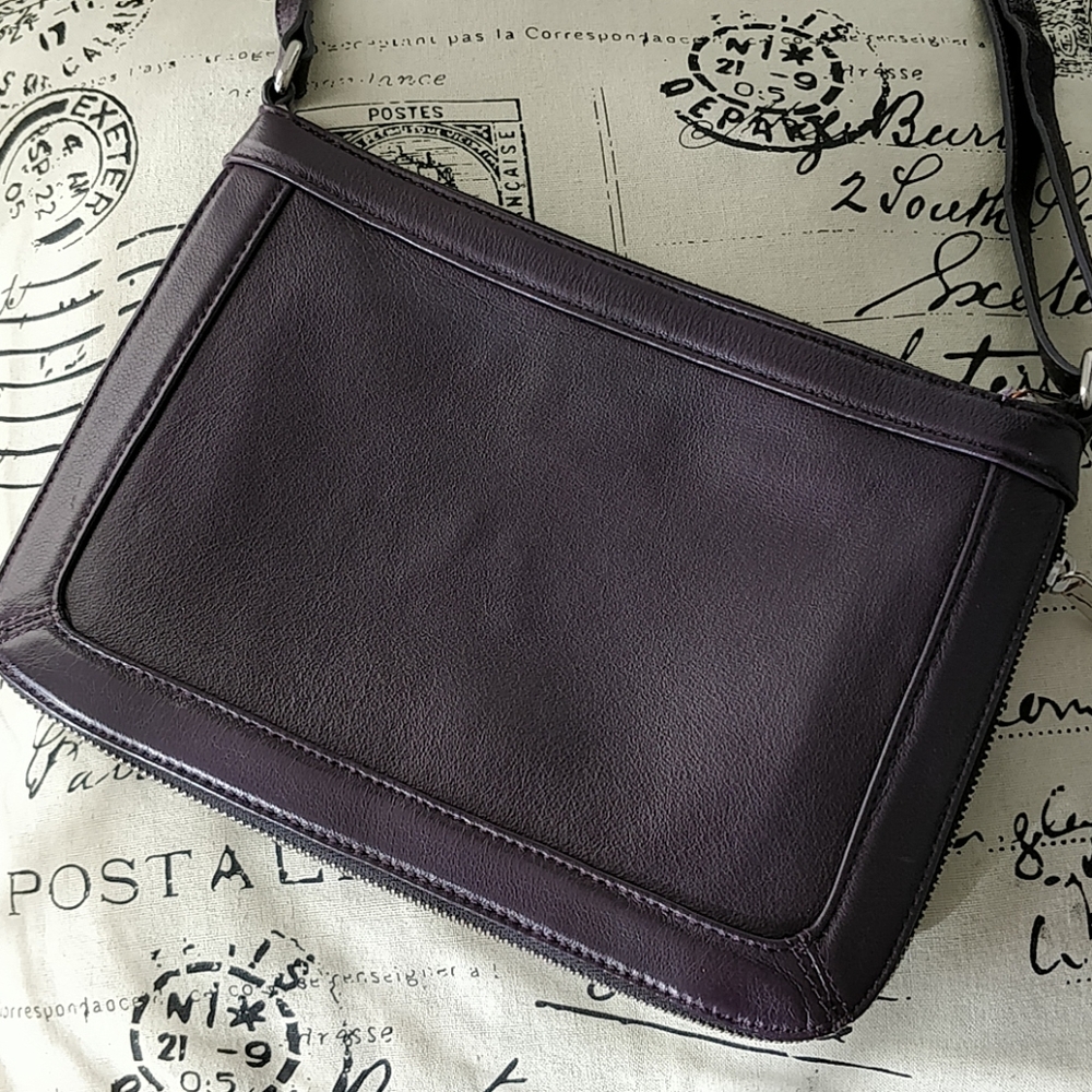 ✨DANIER✨ Expandable Leather Crossbody Purse